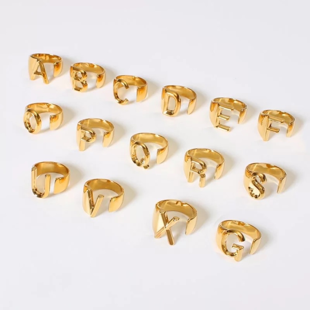 Initial gold adjustable ring - V - Picture 2 of 3